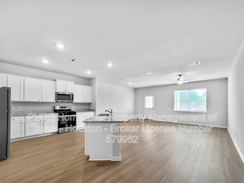 Iowa Colony House: 2510 Green Jasper Dr