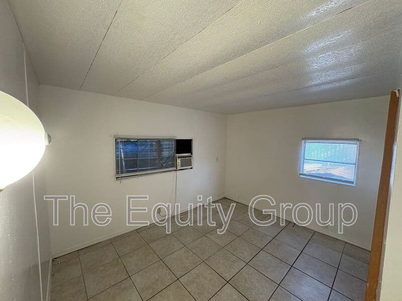 Dinuba Condo: 581 East Yale Ave