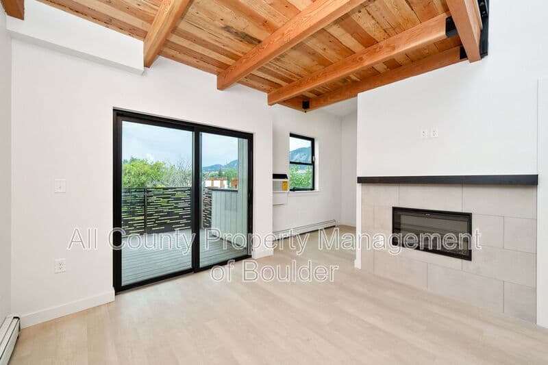 Boulder Condo: 2301 Pearl St