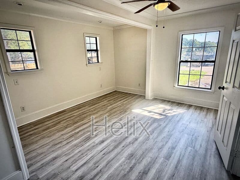 Madison House: 102 Channel Ln