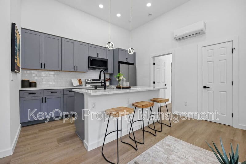 San Francisco Condo: 2730 23rd Street