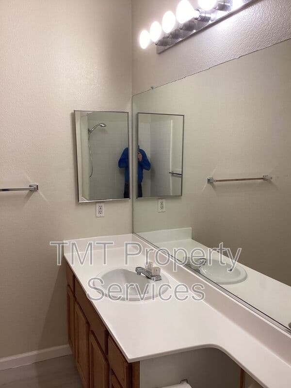 Elk Grove House: 10012 Mosaic Way