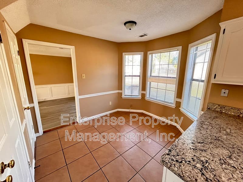Cordova House: 7828 Bland Lane