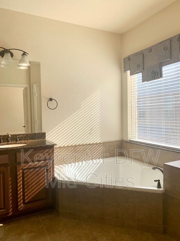 Irving House: 6463 Las Colinas Blvd