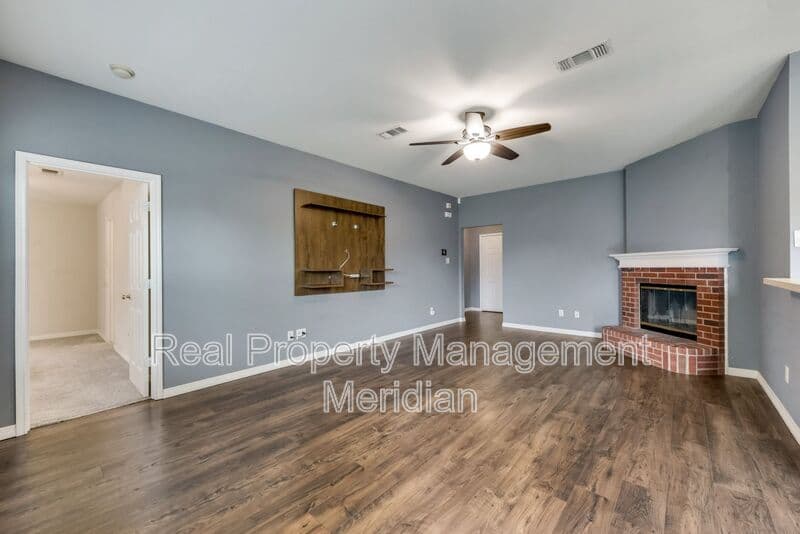 Blue Mound House: 10505 Braewood Dr