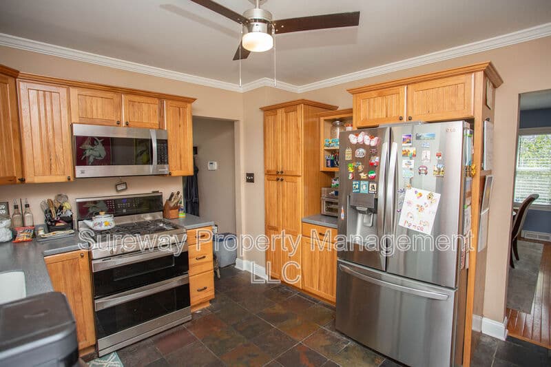 Magnolia House: 417 N Warwick Rd