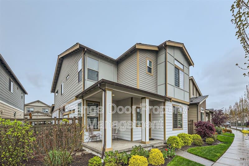 Black Diamond House: 32773 Maple Avenue Southeast