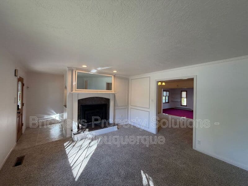 Albuquerque House: 7121 Edwina Ave NE