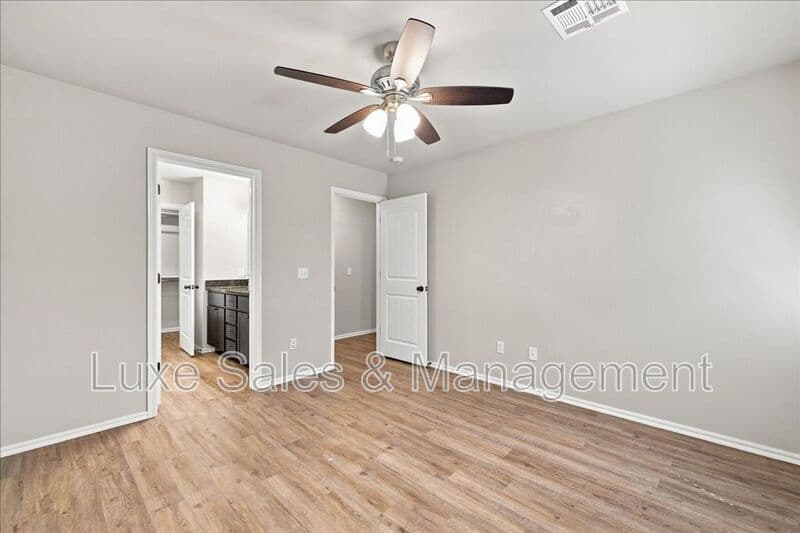Edmond House: 404 Chalk Hill Ct