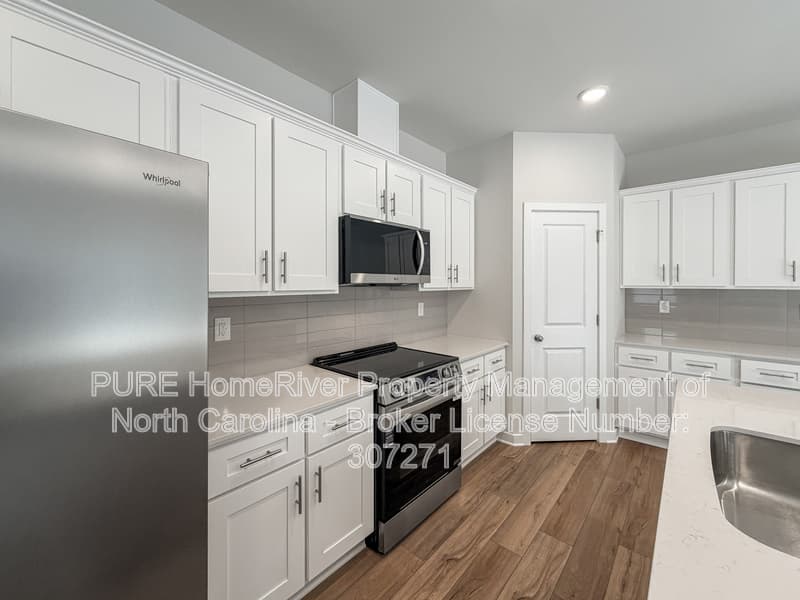 Hickory House: 2948 31st St Ln NE