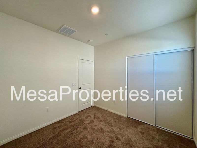 Victorville House: 10691 Sea Ace Place