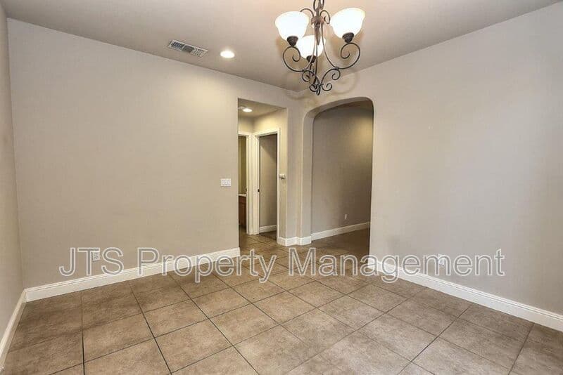 Orangevale House: 9041 Crescenda Lane