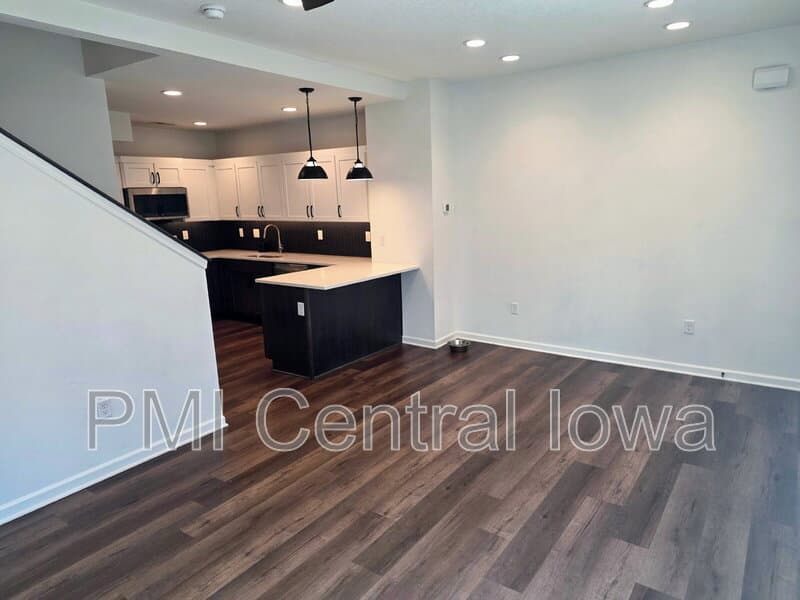 Des Moines Townhome: 423 SW 12th St
