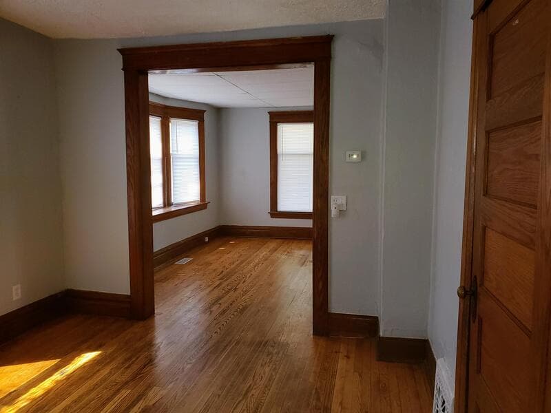 Lansing House: 144 E Barnes Ave.