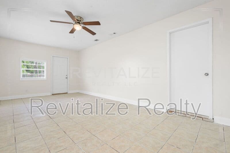 Gulfport House: 2531 W David Drive