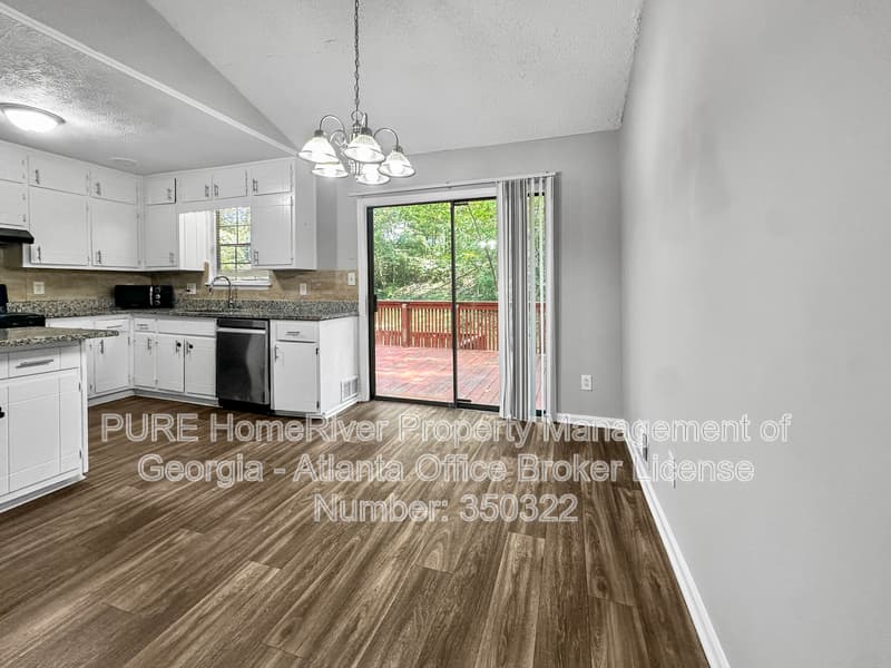 Riverdale House: 191 Aaron Ct