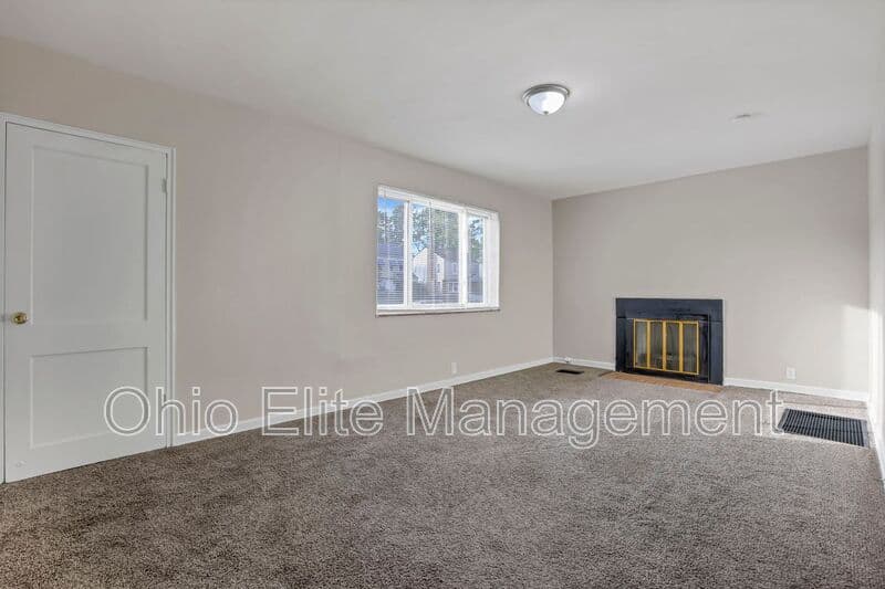 Columbus House: 370 S Chase Ave
