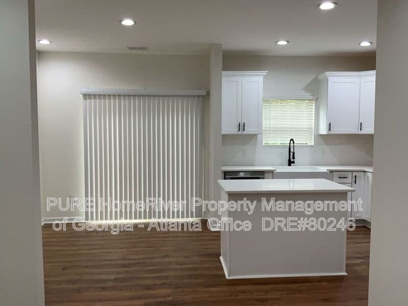 Dallas House: 735 Old Villa Rica Rd