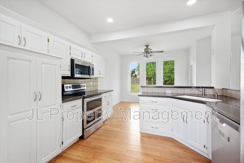 Olathe House: 14874 South Summit Street