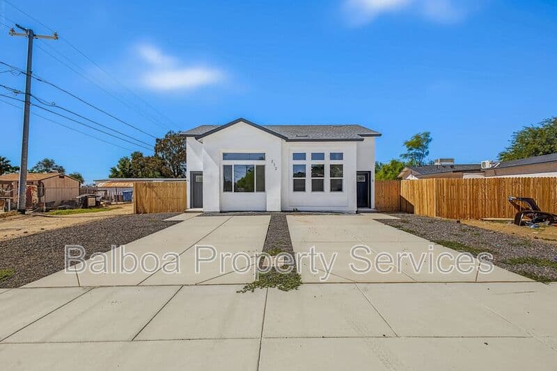 Buckeye Condo: 212 2nd Ave E