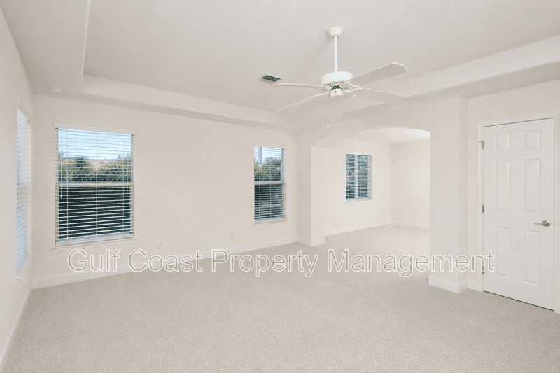Bradenton House: 6945 74th Street Circle East