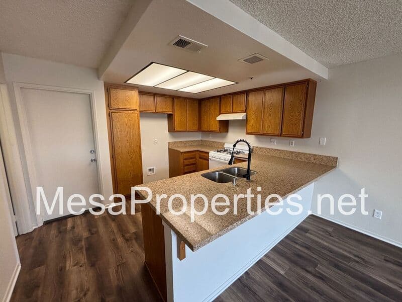 Fontana House: 14721 Cinnamon Dr