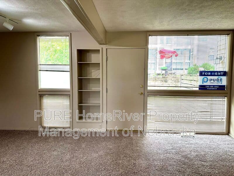 Omaha Townhome: 1631 N 109th Plz