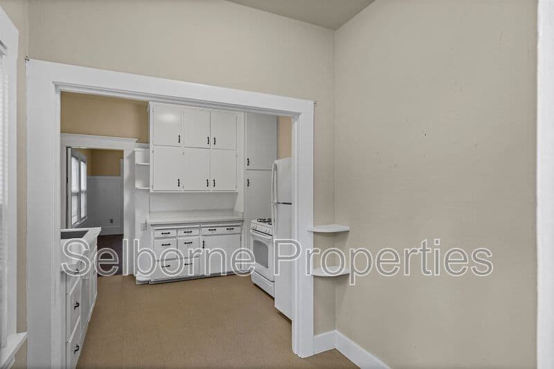 Piedmont Condo: 223 Linda Ave.