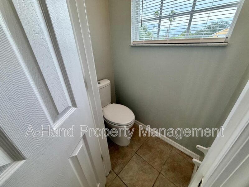 Davenport Condo: 615 Australian Way