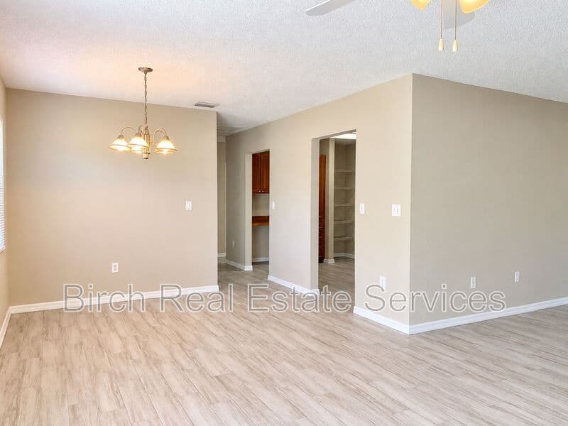 Clearwater House: 1844 East Drive