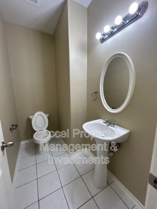 Mission Condo: 4510 Santa Inez St