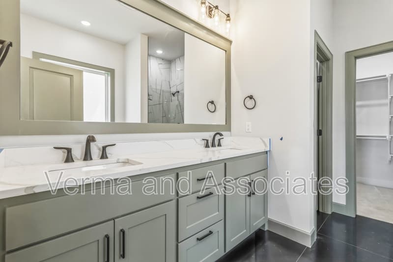Centerton House: 1061 Whistler St