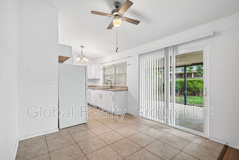 Live Oak House: 7713 Narrow Pass St