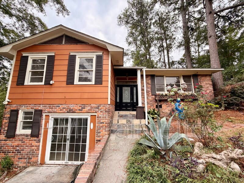 Columbia House: 7348 Parkview Drive
