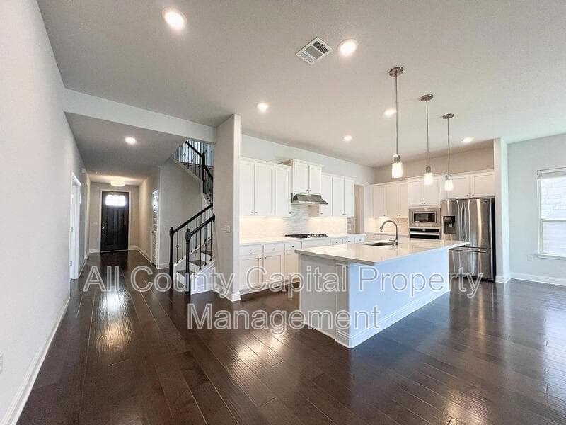Austin House: 7212 Jument Drive