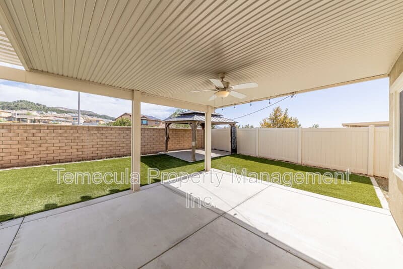 Fallbrook House: 35444 Asturian Way