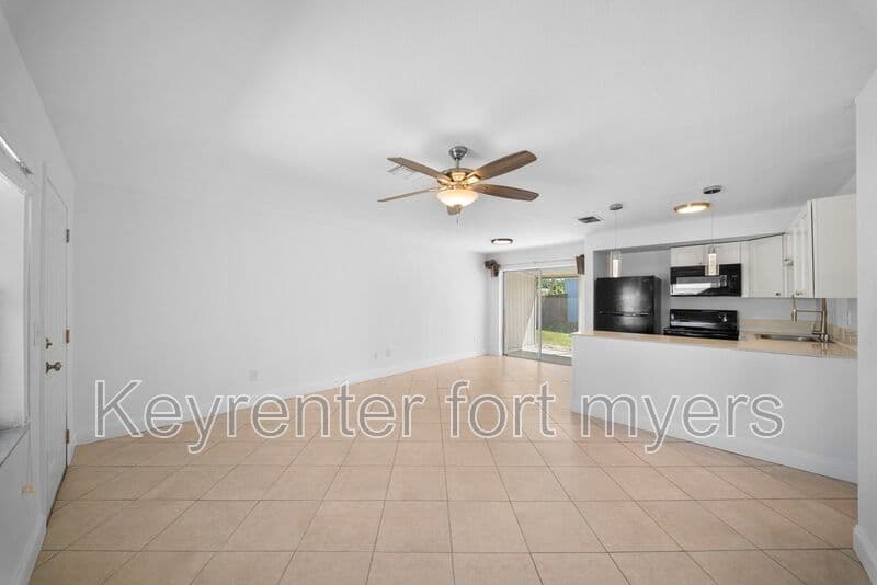 Fort Myers House: 13403 Pine Needle Ln