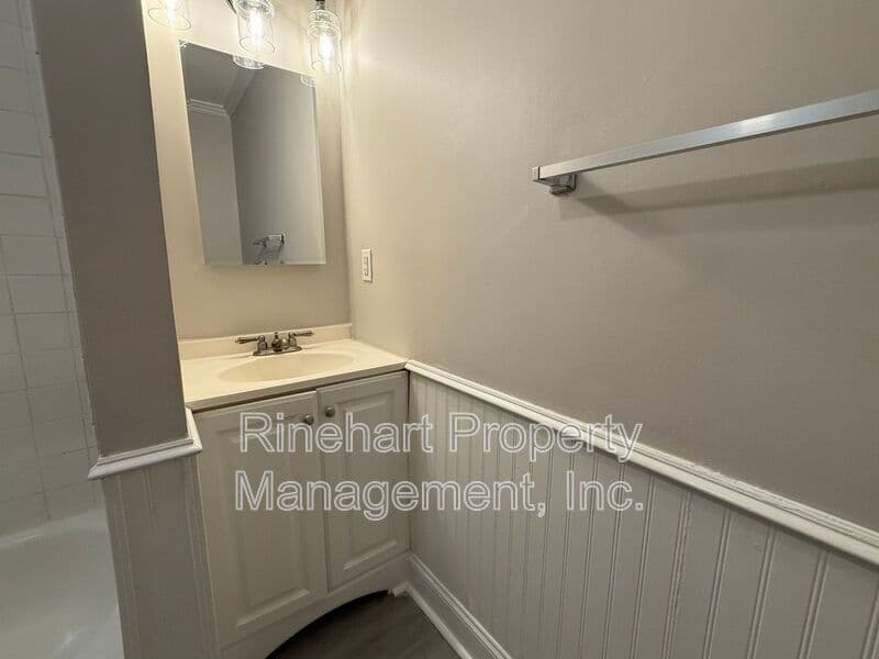 Rock Hill House: 645 Greenbriar Avenue