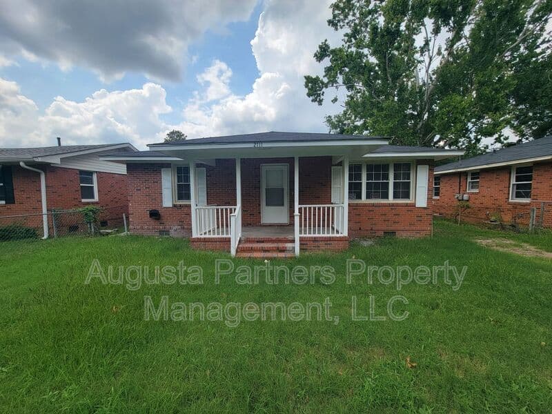 Augusta House: 2111 Dyer Street