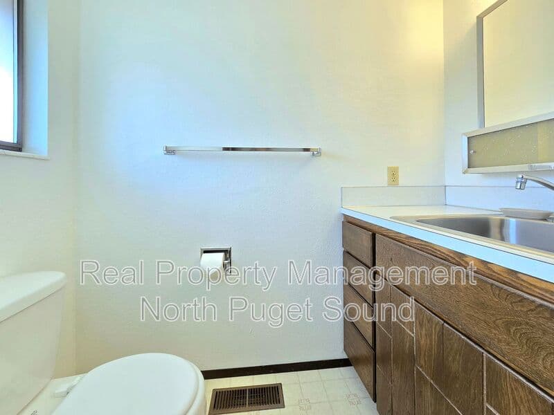Lake Stevens House: 2403 117th Ave NE