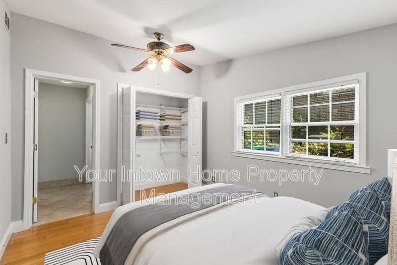 Decatur House: 2959 Westbury Dr.