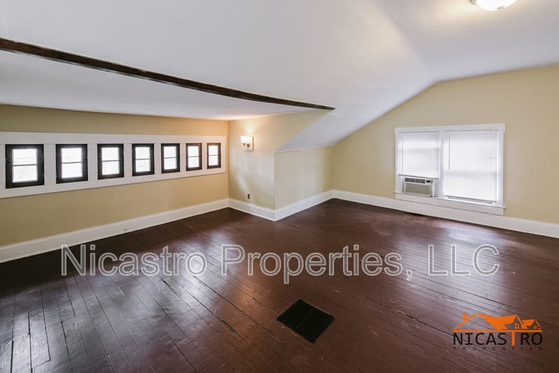 Columbus House: 1600 N 4th Street