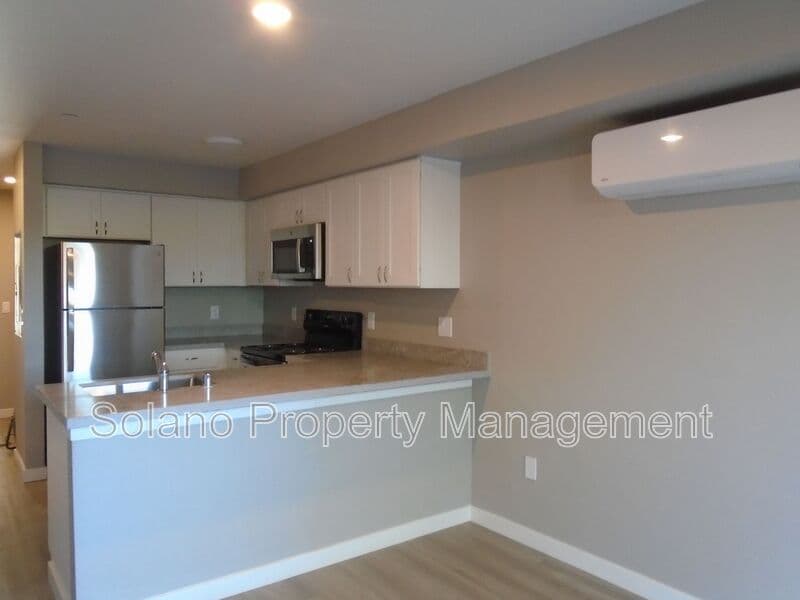 Vallejo House: 2401 Broadway St