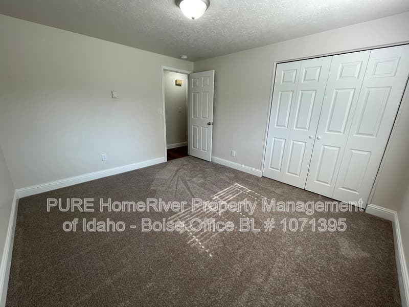 Caldwell Townhome: 102 N Homedale Ave