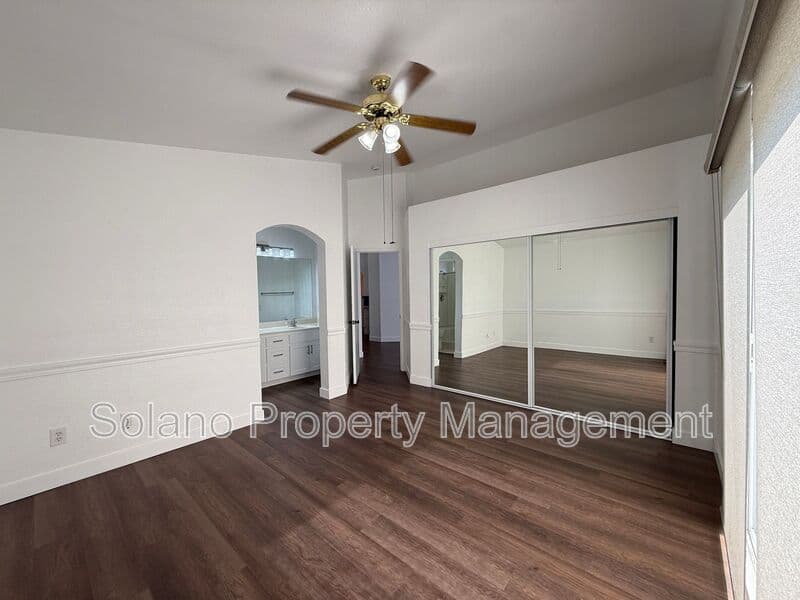 Dixon House: 1030 Windmill Dr