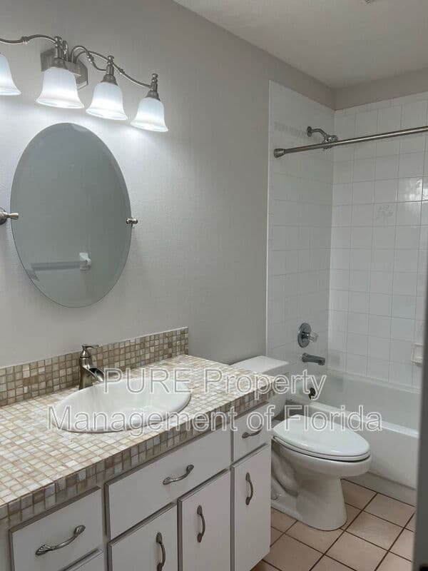 Belleview House: 5918 SE 129th Place
