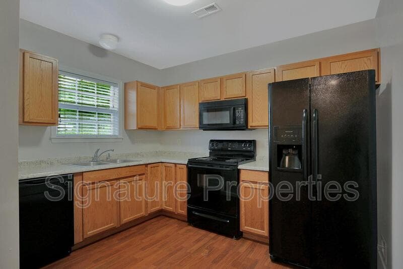 Midlothian House: 4046 Anita Ave