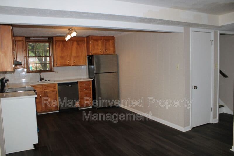 Aiken House: 3328 Vaucluse Rd.