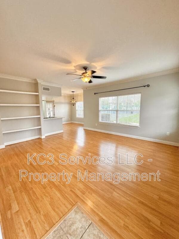 Leawood Townhome: 11620 Tomahawk Creek Pkwy