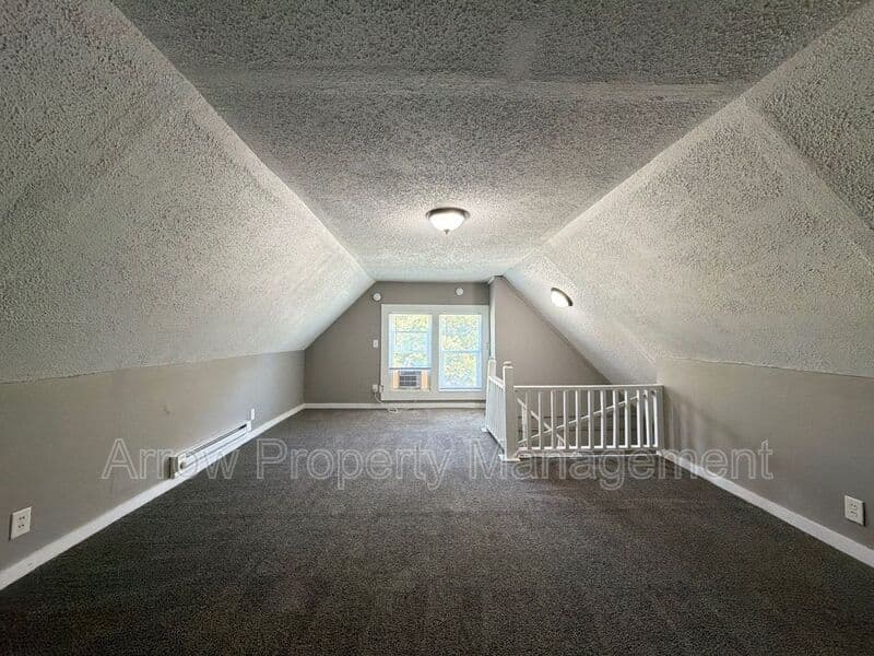 Lincoln House: 1215 Peach Street